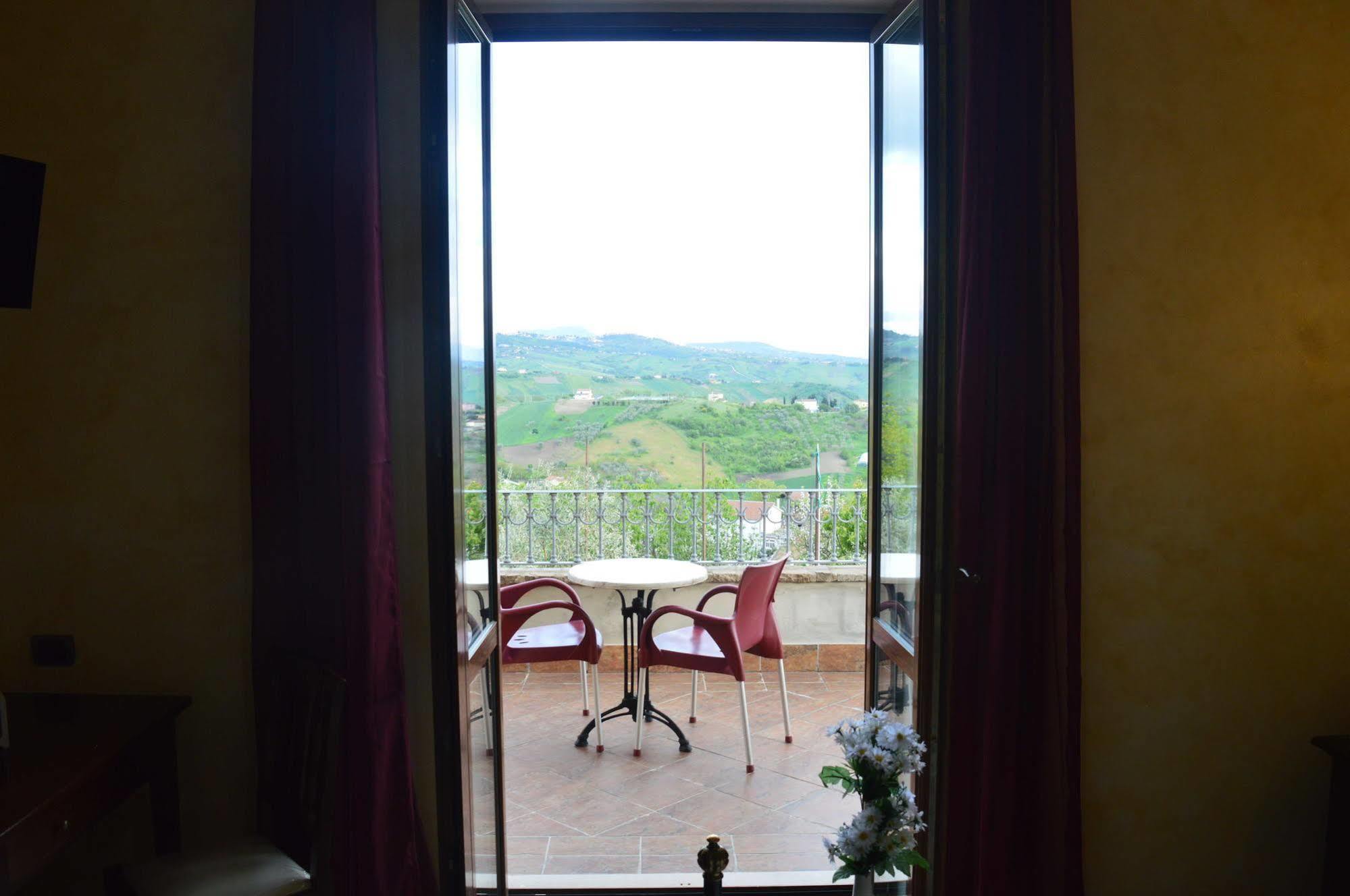 Villa Tre Colli Agri B&B Ariano Irpino Eksteriør billede