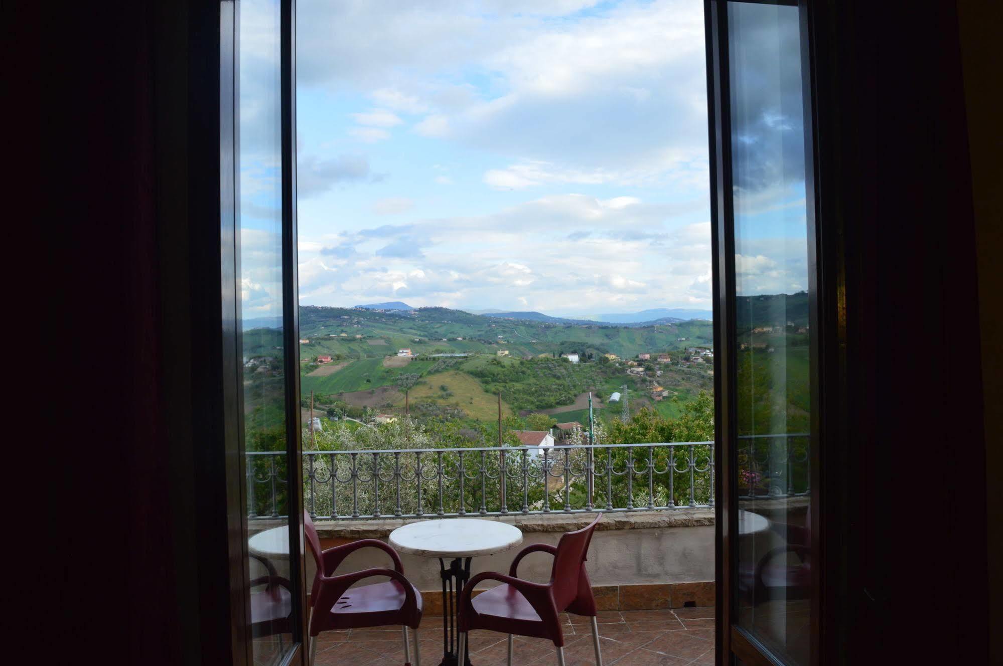 Villa Tre Colli Agri B&B Ariano Irpino Eksteriør billede